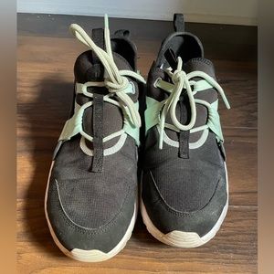 Nike Air Huarache City Low ‘Igloo’